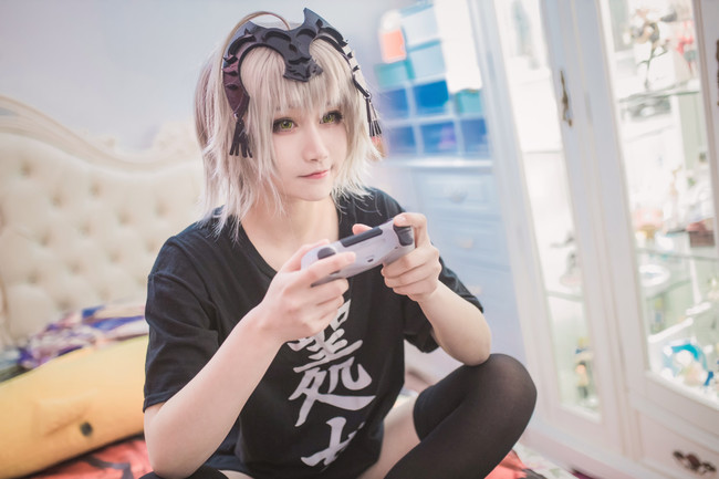 韩女星家暴被判刑 河娜京承认家暴男友她曾红毯摔跤走红‘2026世界杯,世界杯买球网站,世界杯投注,世界杯外围买球,世界杯竞猜’(图2) 2026世界杯,世界杯买球网站,世界杯投注,世界杯外围买球,世界杯竞猜